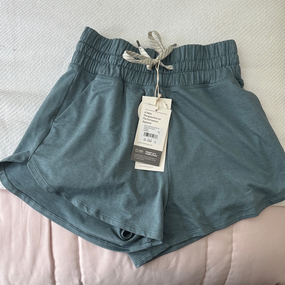 Vuori Halo Performance Short 2.0 Smoke Blue Women's Casual Blue Shorts